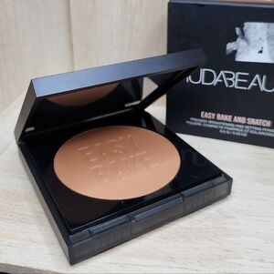 Huda Beauty Easy Bake and Snatch Pressed Brightening and Setting Powder.